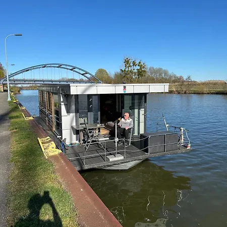 Hausboot Im Binnenhafen Ohne Fahrt